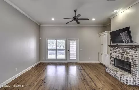 Living - 116 Elizabeth Dr, Brandon, MS 39042 photo 4 of 7
