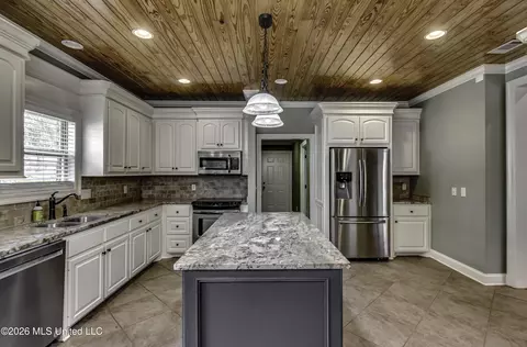 Kitchen - 116 Elizabeth Dr, Brandon, MS 39042 photo 8 of 8