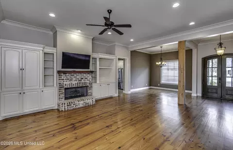 Living - 116 Elizabeth Dr, Brandon, MS 39042 photo 6 of 7