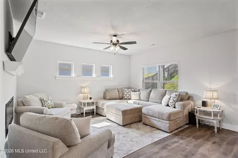 Living - 2084 Tulip Dr, Hernando, MS 38632 photo 1 of 2