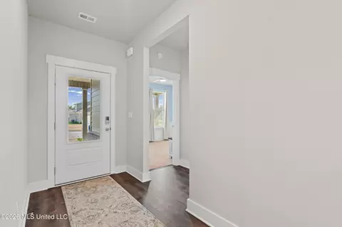 Entry Way - 2084 Tulip Dr, Hernando, MS 38632 photo 1 of 4