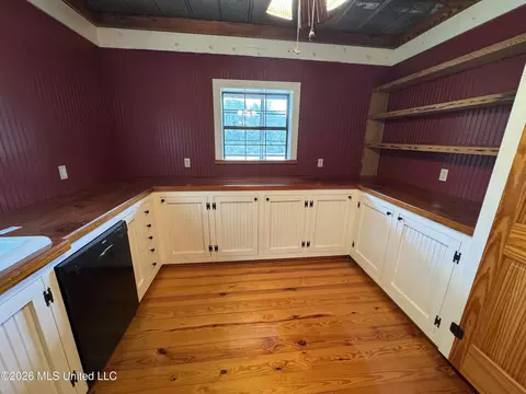 Kitchen - 375 Ms-13, Wiggins, MS 39577 photo 3 of 4