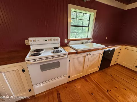 Kitchen - 375 Ms-13, Wiggins, MS 39577 photo 4 of 4