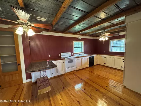Kitchen - 375 Ms-13, Wiggins, MS 39577 photo 2 of 4