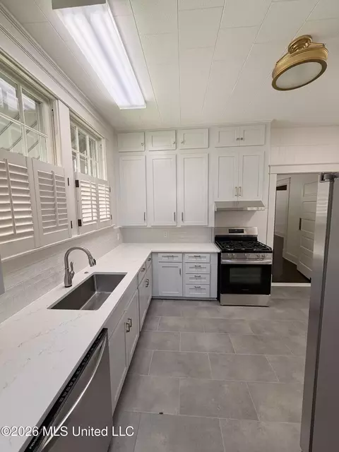 Kitchen - 902 Washington St, Natchez, MS 39120 photo 1 of 1