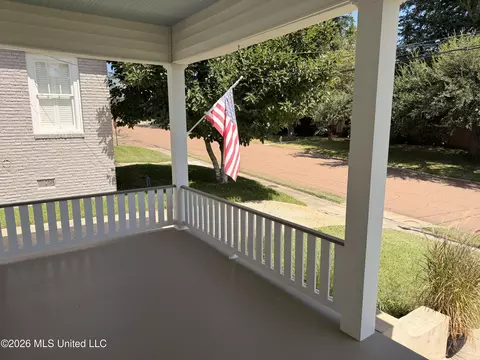 Exterior - 902 Washington St, Natchez, MS 39120 photo 2 of 4