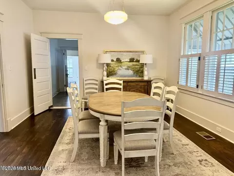 Dining - 902 Washington St, Natchez, MS 39120 photo 1 of 2