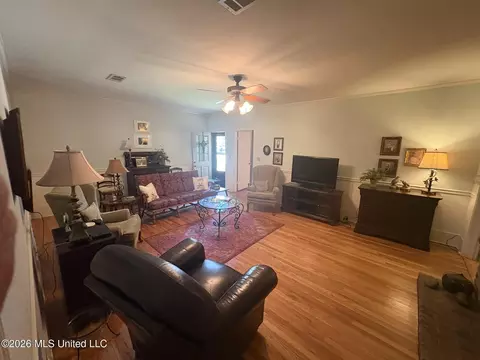 Living - 731 Academy Dr, Benton, MS 39039 photo 2 of 3
