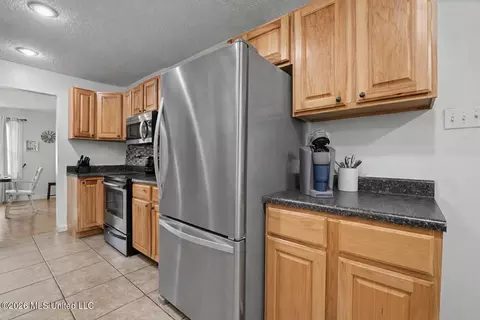 Kitchen - 4317 Cunningham Rd, Moss Point, MS 39562 photo 2 of 4