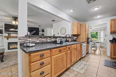 Kitchen - 4317 Cunningham Rd, Moss Point, MS 39562 photo 1 of 4