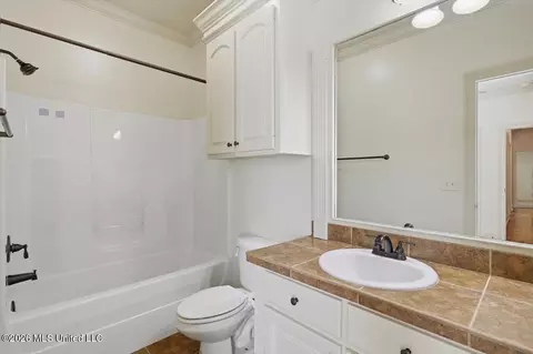 Bath - 124 Hemlock Ln, Madison, MS 39110 photo 2 of 2