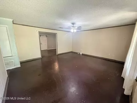 Living - 255 Red Allen Rd, Brandon, MS 39042 photo 1 of 4
