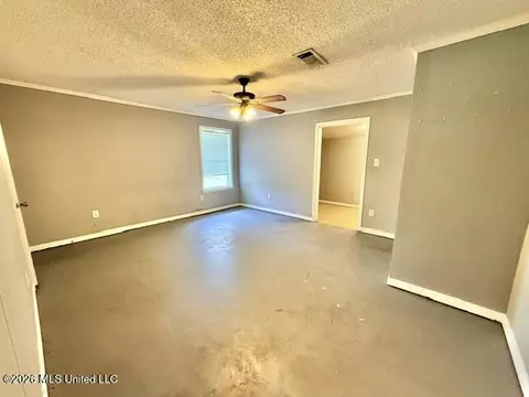 Living - 255 Red Allen Rd, Brandon, MS 39042 photo 4 of 4