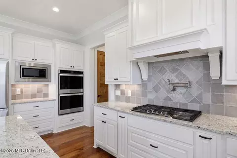 Kitchen - 105 Lake Bnd, Madison, MS 39110 photo 3 of 6