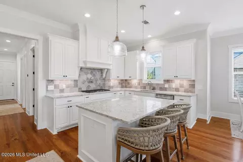 Kitchen - 105 Lake Bnd, Madison, MS 39110 photo 2 of 6