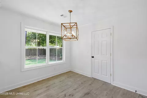 Dining - 5326 Balmoral Dr, Jackson, MS 39211 photo 1 of 1