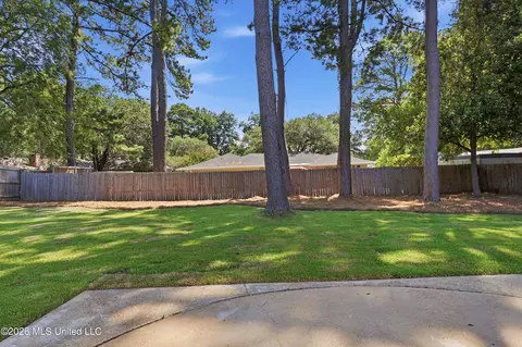 Exterior - 5326 Balmoral Dr, Jackson, MS 39211 photo 3 of 5