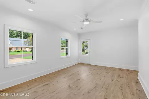 Living - 5326 Balmoral Dr, Jackson, MS 39211 photo 6 of 6