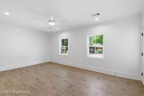 Living - 5326 Balmoral Dr, Jackson, MS 39211 photo 5 of 6
