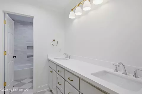 Bath - 5326 Balmoral Dr, Jackson, MS 39211 photo 3 of 6