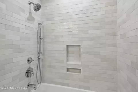 Bath - 5326 Balmoral Dr, Jackson, MS 39211 photo 2 of 6