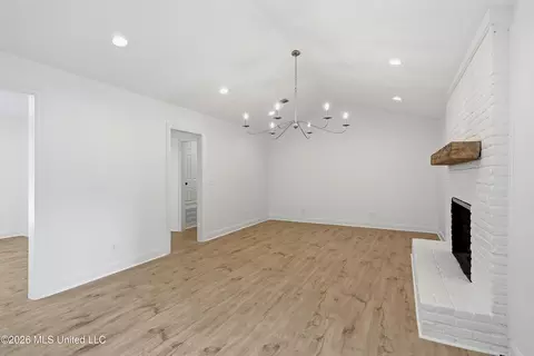 Living - 5326 Balmoral Dr, Jackson, MS 39211 photo 2 of 6