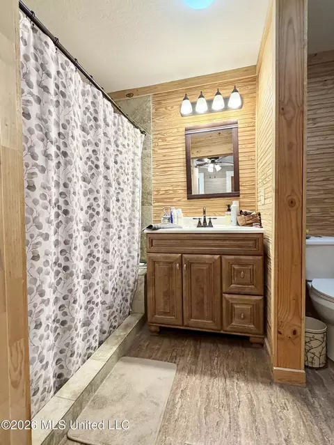 Bath - 8488 Neely Avera Rd, Neely, MS 39461 photo 2 of 5