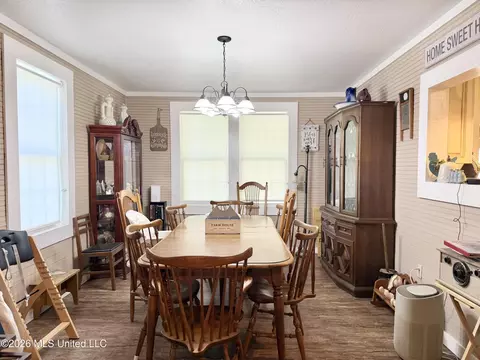 Dining - 8488 Neely Avera Rd, Neely, MS 39461 photo 2 of 2