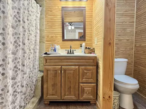 Bath - 8488 Neely Avera Rd, Neely, MS 39461 photo 1 of 5