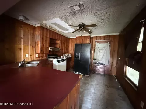 Kitchen - 123 Apple, Ferriday, LA 71334 photo 2 of 3