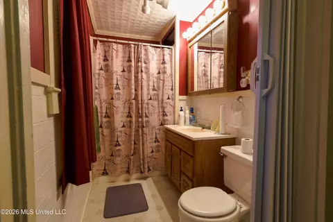 Bath - 509 Cameron St, Mccomb, MS 39648 photo 2 of 2
