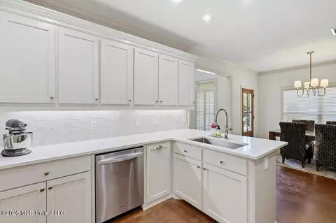 Kitchen - 205 Helena Ln, Madison, MS 39110 photo 3 of 4