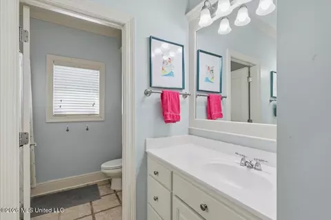 Bath - 205 Helena Ln, Madison, MS 39110 photo 5 of 8