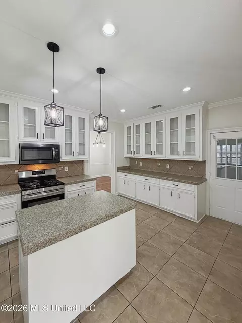 Kitchen - 116 Hidden Hills Dr, Madison, MS 39110 photo 2 of 2