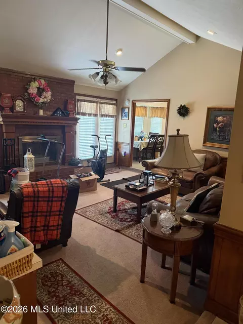 Living - 6530 Cedarwood Dr, Jackson, MS 39213 photo 3 of 3
