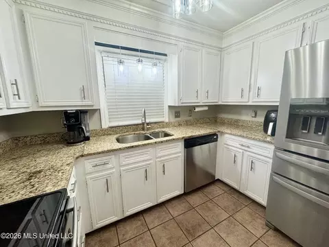 Kitchen - 126 Sumac Dr, Madison, MS 39110 photo 2 of 3