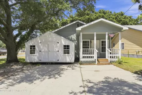615 Mckinley Ave, Pascagoula, MS 39567