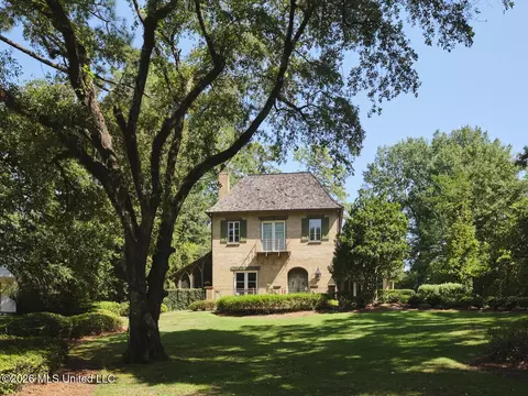 Exterior - 146 Ridge Dr, Jackson, MS 39216 photo 2 of 7