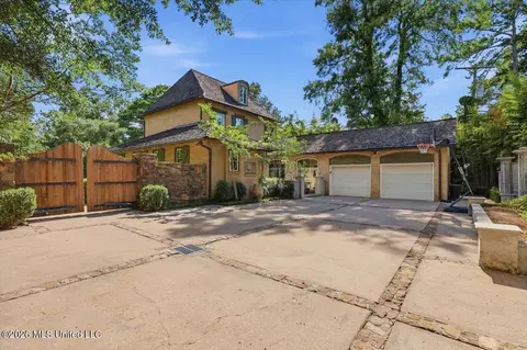 Exterior - 146 Ridge Dr, Jackson, MS 39216 photo 5 of 7