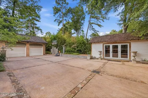 Exterior - 146 Ridge Dr, Jackson, MS 39216 photo 6 of 7