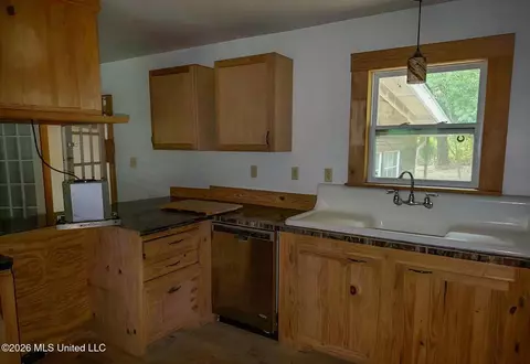 Kitchen - 429 2nd Ave, Monticello, MS 39654 photo 1 of 2