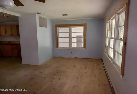 Living - 429 2nd Ave, Monticello, MS 39654 photo 1 of 2