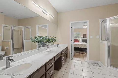 Bath - 4019 Victoria Dr, Nesbit, MS 38651 photo 2 of 6