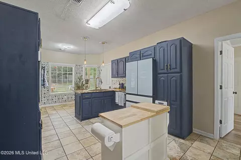 Kitchen - 4019 Victoria Dr, Nesbit, MS 38651 photo 1 of 5