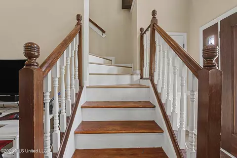 Entry Way - 4019 Victoria Dr, Nesbit, MS 38651 photo 5 of 7