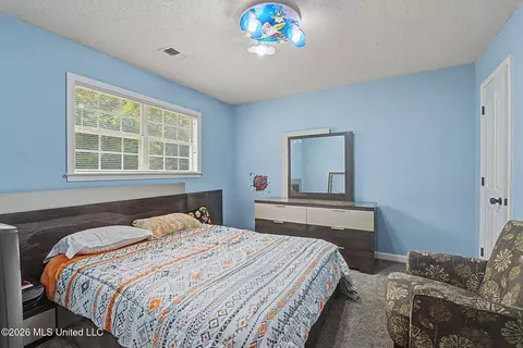 Bedroom - 4019 Victoria Dr, Nesbit, MS 38651 photo 6 of 7