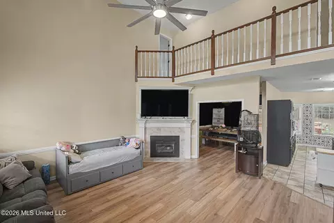 Entry Way - 4019 Victoria Dr, Nesbit, MS 38651 photo 3 of 7
