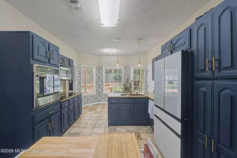 Kitchen - 4019 Victoria Dr, Nesbit, MS 38651 photo 5 of 5