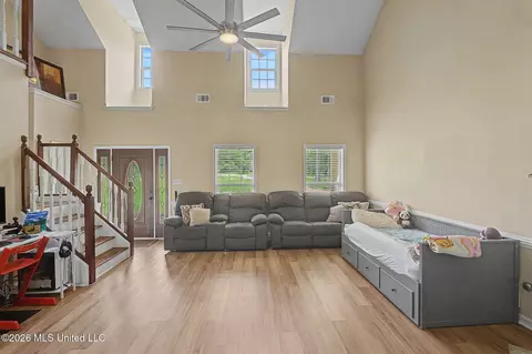 Entry Way - 4019 Victoria Dr, Nesbit, MS 38651 photo 2 of 7