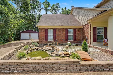 Exterior - 4019 Victoria Dr, Nesbit, MS 38651 photo 2 of 7
